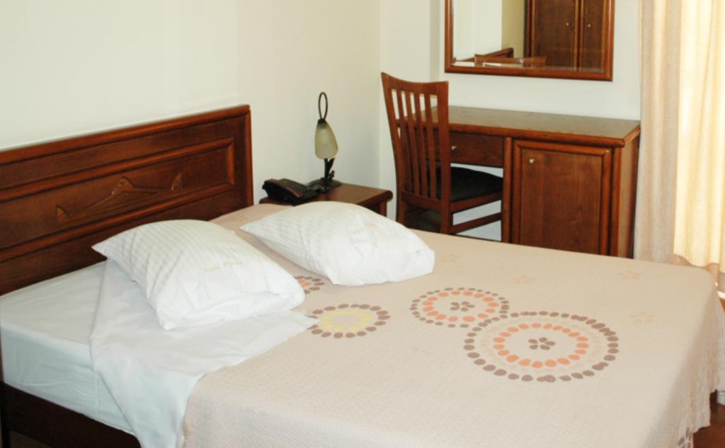 Omiros Hotel Athena Bagian luar foto